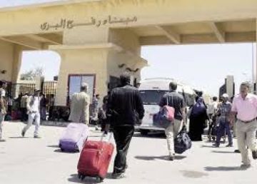 25 فلسطينيا يصلون لغزة عبر معبر رفح فيما يغادر 46 وسط قيود إسرائيلية