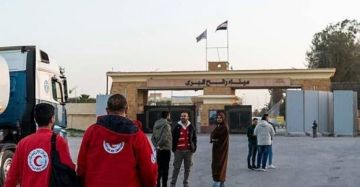 شاهد بالصور.. فتح معبر رفح بين غزة والعالم الخارجي