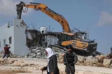 23 إخطارا بهدم منازل سكنية ومنشآت زراعية في القدس