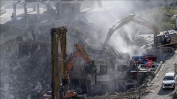 بالصور الاحتلال يهدم منزلا غربي الخليل بالصور الاحتلال يهدم منزلا غربي الخليل