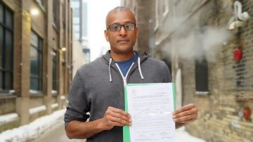 طبيب كندي: منعني الإسرائيليون دخول غزة كوني أحمل سماعات وضمادات طبيب كندي: منعني الإسرائيليون دخول غزة كوني أحمل سماعات وضمادات