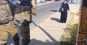 إصابة مواطنة باعتداء مستوطنين في الخليل