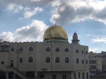 شرطة الاحتلال تقتحم مسجد الرحمن شرقي القدس بحجة ارتفاع صوت الأذان