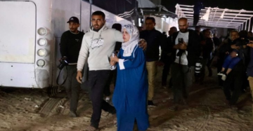 عائدون إلى غزة يروون مضايقات جيش الاحتلال على معبر رفح عائدون إلى غزة يروون مضايقات جيش الاحتلال على معبر رفح