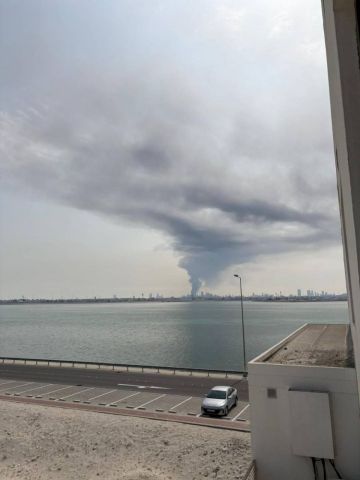 إيران تقصف القواعد الأمريكية في الخليج.. قتيل في أبو ظبي وإغلاق المجال الجوي بالمنطقة إيران تقصف القواعد الأمريكية في الخليج.. قتيل في أبو ظبي وإغلاق المجال الجوي بالمنطقة