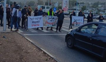 بالصور الداخل المحتل: إضراب عام في طوبا الزنغرية احتجاجا على هدم المنازل