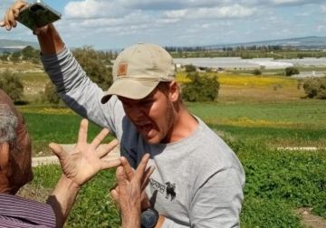 مستوطنون يهاجمون المواطنين بتجمع الحمة بالأغوار الشمالية