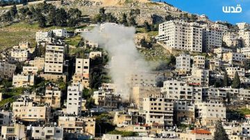 قوات الاحتلال تفجر منزل الشهيد محمود العقاد في نابلس قوات الاحتلال تفجر منزل الشهيد محمود العقاد في نابلس