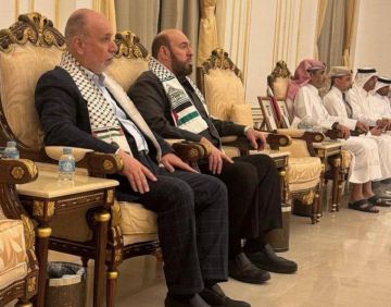 وفد من حماس يعزي بضحايا تحطم الطائرة القطرية وفد من حماس يعزي بضحايا تحطم الطائرة القطرية