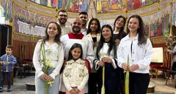 بالصور  لأول مرة منذ حرب الإبادة.. المواطنون المسيحيون في غزة يحيون 