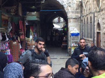 شهيد وإصابة 3 مستوطنين جراء عملية طعن وسط القدس