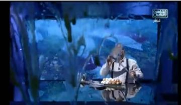 بالفيديو : مذيع مصري يضرب الكاميرا بالبيض بالفيديو : مذيع مصري يضرب الكاميرا بالبيض