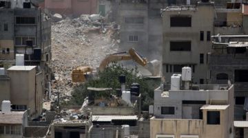 الاحتلال يجبر عائلات على إخلاء منازلها جنوب الخليل الاحتلال يجبر عائلات على إخلاء منازلها جنوب الخليل