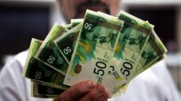 المالية: رواتب الموظفين اليوم بنسبة لا تقل عن 50 وبحد أدناه 2000 شيكل