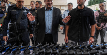 بن غفير يوسع منح رخص السلاح في القدس: أكثر من 300 ألف مستوطن مؤهل للتسلح!