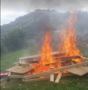 صور الفلسطينيون يحرقون خياما للمستوطنين جنوب نابلس