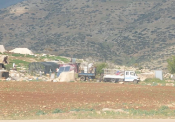 بسبب اعتداءات المستعمرين: ست عائلات ترحل قسرا من قرية العقبة شرق طوباس