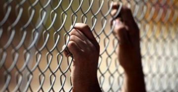 بالأسماء الاحتلال يمدد اعتقال 39 أسيرا إداريا