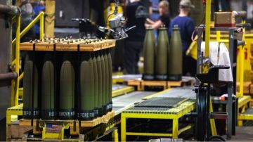 بعد تأكيد ترامب أن أمريكا تمتلك مخزونا غير محدود.. البيت الأبيض يضغط على شركات الدفاع لزيادة الإنتاج بعد تأكيد ترامب أن أمريكا تمتلك مخزونا غير محدود.. البيت الأبيض يضغط على شركات الدفاع لزيادة الإنتاج