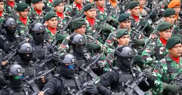 إندونيسيا تتراجع عن خطتها الأولية لإرسال 20 ألف جندي إلى غزة وتكتفي بـ8 آلاف عنصر