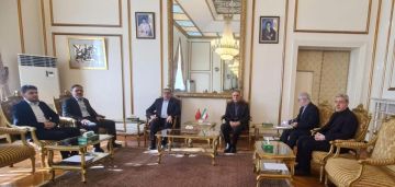 وفد قيادي من حماس يزور السفارة الإيرانية في أنقرة وفد قيادي من حماس يزور السفارة الإيرانية في أنقرة