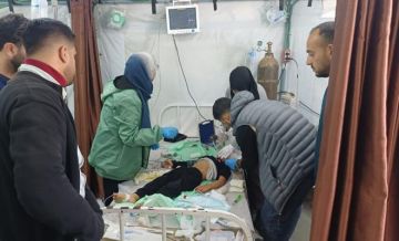 بالصور: إصابة 4 فلسطينيين بينهم 3 أطفال بقصف خيمة نازحين بمواصي خان يونس بالصور: إصابة 4 فلسطينيين بينهم 3 أطفال بقصف خيمة نازحين بمواصي خان يونس