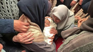 خروقات إسرائيلية متواصلة.. 3 شهداء من عائلة واحدة في قصف استهدف مخيم النصيرات خروقات إسرائيلية متواصلة.. 3 شهداء من عائلة واحدة في قصف استهدف مخيم النصيرات