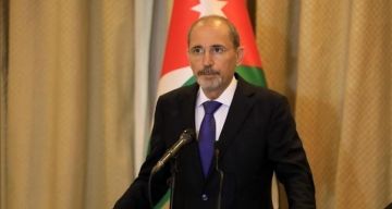 الصفدي: الأردن رفض تمديد إقامة واعتماد دبلوماسيين إيرانيين الصفدي: الأردن رفض تمديد إقامة واعتماد دبلوماسيين إيرانيين