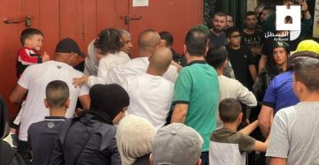 الاحتلال يعتدي على شاب في قلقيلية الاحتلال يعتدي على شاب في قلقيلية