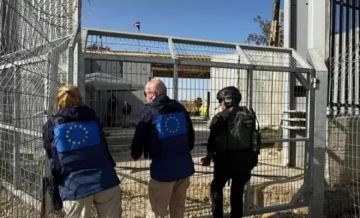 البعثة الأوروبية تعلق عملها في معبر رفح احتجاجا على اعتقال مسافر فلسطيني البعثة الأوروبية تعلق عملها في معبر رفح احتجاجا على اعتقال مسافر فلسطيني