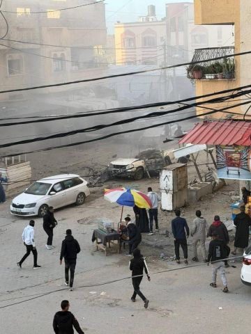 4 شهداء بقصف مركبة للشرطة في النصيرات.. وشهيد ومصابون باستهداف مواطنين بمدينة غزة 4 شهداء بقصف مركبة للشرطة في النصيرات.. وشهيد ومصابون باستهداف مواطنين بمدينة غزة