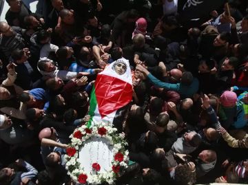 تشييع جثمان الشهيد الطفل آدم دهمان في بيت لحم