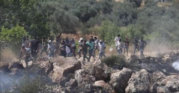 خمس إصابات في هجوم للمستوطنين على مخمماس