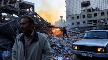 شخصيات سياسية ونشطاء وجمعيات تدين العدوان على إيران شخصيات سياسية ونشطاء وجمعيات تدين العدوان على إيران