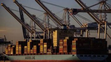 ميرسك تعلق حجوزات الشحن في عدة موانئ خليجية والعراق ميرسك تعلق حجوزات الشحن في عدة موانئ خليجية والعراق