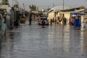 بالفيديو الأمطار الغزيرة تغرق خيام النازحين بغزة وتفاقم معاناة الآلاف