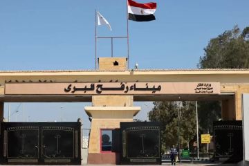 احتجاجا على اعتقال الاحتلال مسافرا فلسطينيا.. بعثة المراقبة الأوروبية في معبر رفح تعلق عملها رسميا 