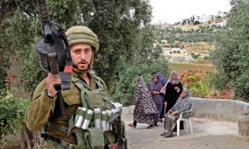 جنود الاحتلال يعتدون على مواطنة مسنة بمخيم عسكر بنابلس