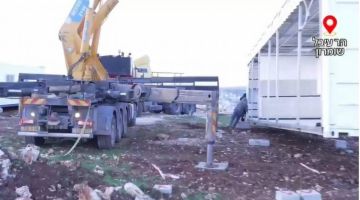 لإقامة مستوطنة جديدة في موقع حساس.. الاحتلال ينقل عشرات الكرفانات إلى شمال الضفة