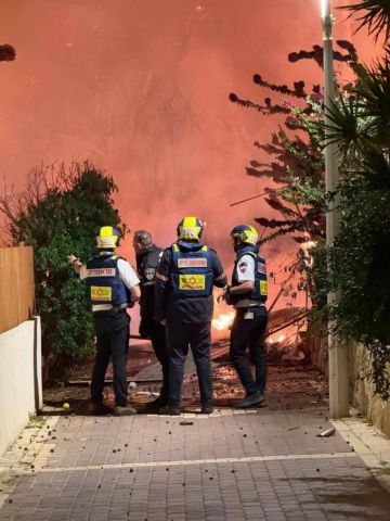 بالفيديو حريق وإصابات في سقوط صاروخ على نهاريا شمالي فلسطين بالفيديو حريق وإصابات في سقوط صاروخ على نهاريا شمالي فلسطين