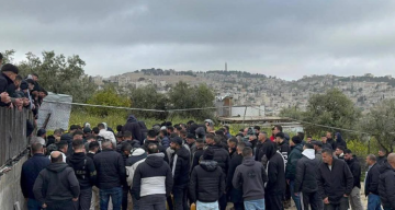 القدس تودع شهيدها قاسم شقيرات بموكب مهيب إلى مقبرة السواحرة القدس تودع شهيدها قاسم شقيرات بموكب مهيب إلى مقبرة السواحرة