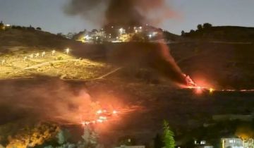 مستوطنون يحرقون بركسا شرق بيت لحم مستوطنون يحرقون بركسا شرق بيت لحم