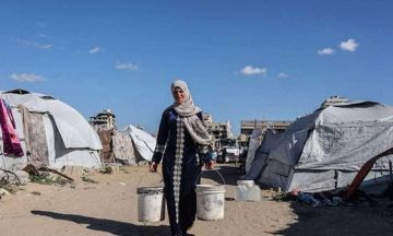 تقرير في يومهن العالمي... نسوة غزة بين النزوح والفقد وصراع البقاء