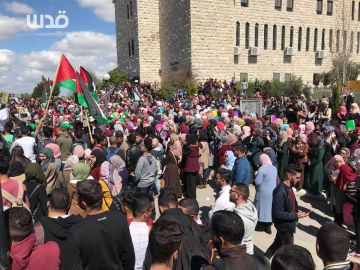 فيديو مئات الطلبة يحتجون على جريمة الاحتلال في جامعة بيرزيت