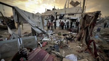 3 شهداء وإصابات في قصف الاحتلال خيام النازحين وسط قطاع غزة