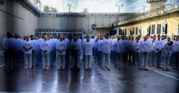 الاحتلال يواصل اعتقال 8 أسرى منذ ما قبل أوسلو