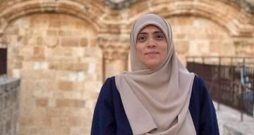 الاحتلال يُسلم المقدسية خويص قرارًا بمنعها من السفر