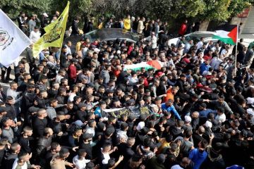 بالفيديو الآلاف يشيعون شهداء جنين ودعوات لتصاعد المقاومة بالفيديو الآلاف يشيعون شهداء جنين ودعوات لتصاعد المقاومة