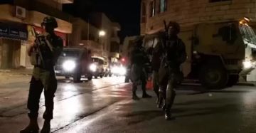 اعتقالات واقتحامات ليلية في عدة مناطق بالضفة