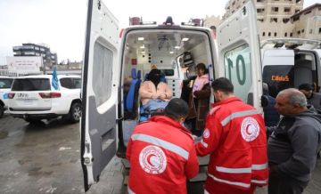 بالصور: إعادة تشغيل معبر رفح البري وبدء عملية إجلاء المرضى ومرافقيهم